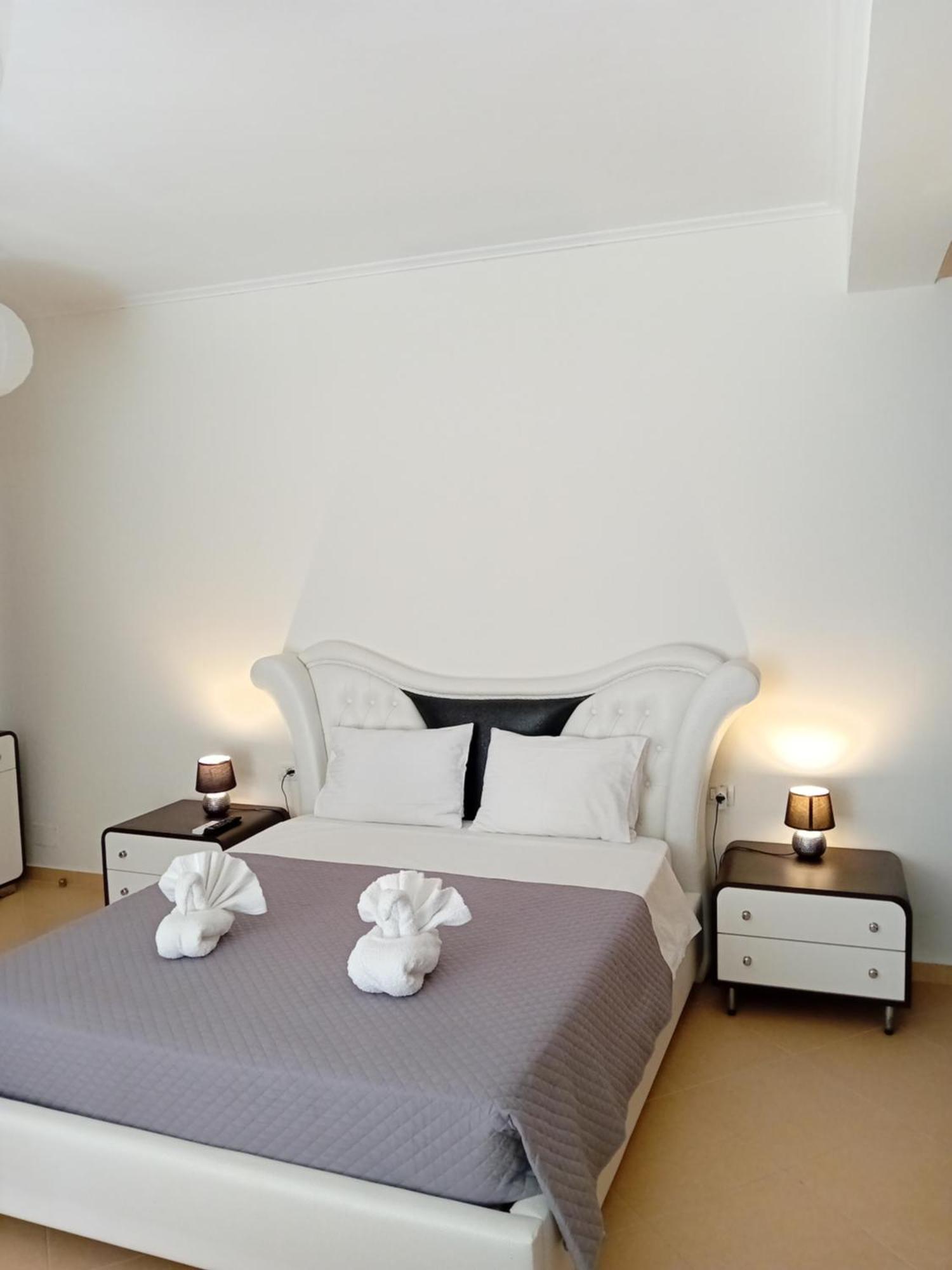 Artur Apartments Himara Szoba fotó